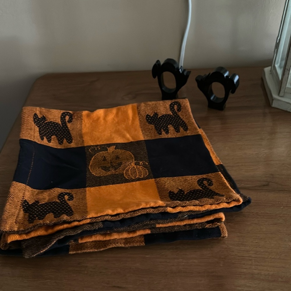 Halloween napkins and rings